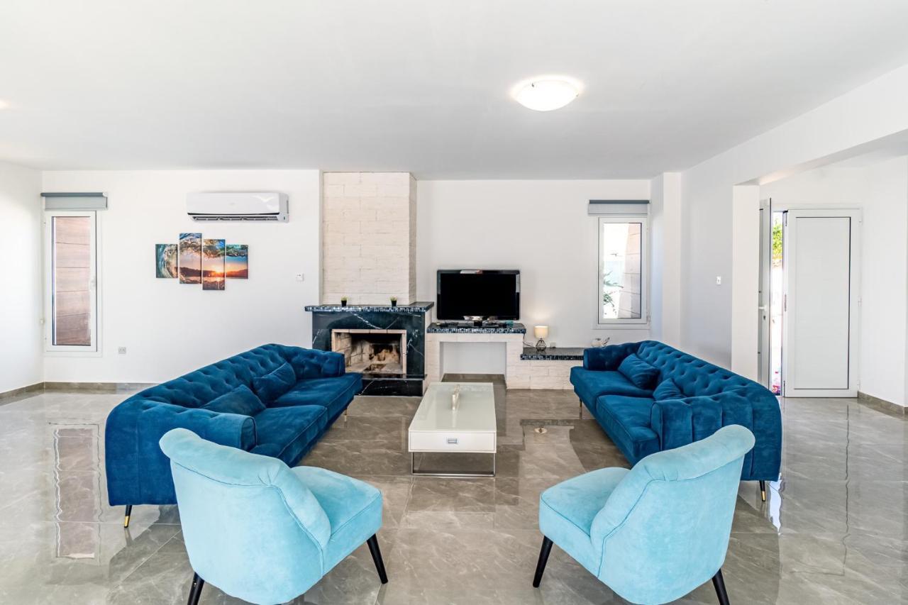 Beach Front Aqua Marina By Ezoria Villas Paralimni Dış mekan fotoğraf