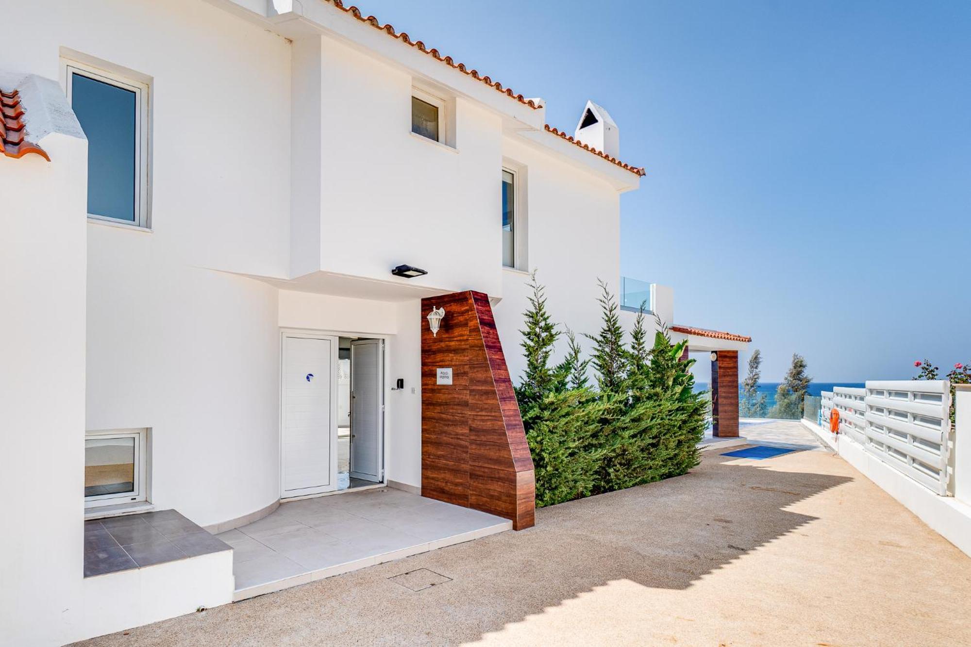 Beach Front Aqua Marina By Ezoria Villas Paralimni Dış mekan fotoğraf